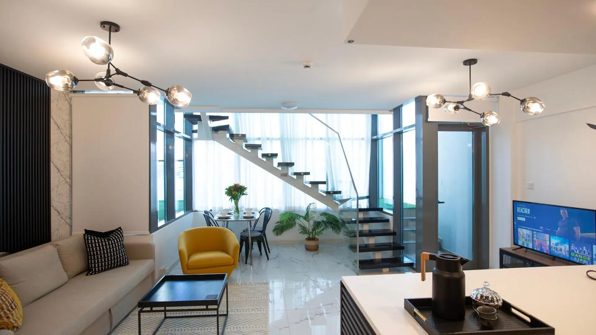 Appartamento Duplex Delight In Al Raha Abu Dhabi